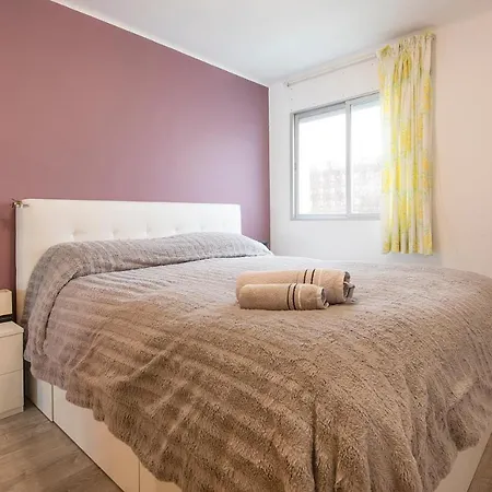 Ampolla Apartment *