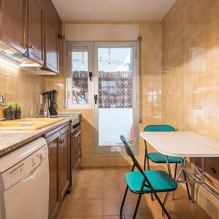 Ampolla Apartment *